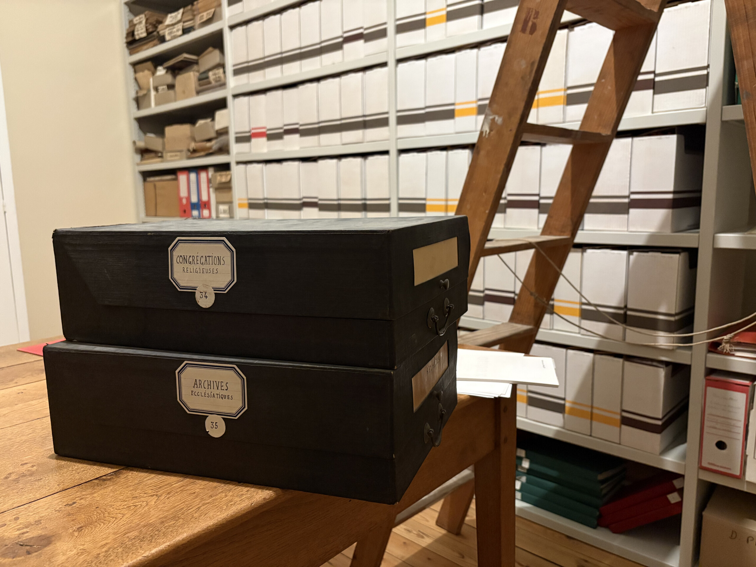 LES ARCHIVES D'ABBAYE, UNE LEÇON DE PATIENCE
