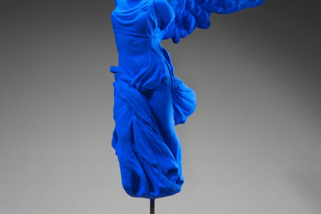 08 Sculpture réalisée par Yves Klein en 1962 en plâtre peint IKB bleu ©Galerie Omagh 2015