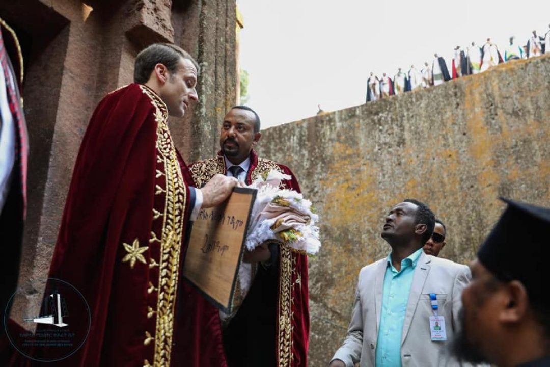 Le Premier ministre éthiopien, Abiy Ahmed, et le Président français ont signé un accord pour l’entretien des toitures temporaires qui abritent les édifices rupestres et l’envoi de scientifiques chargés d’étudier la possibilité de restaurer les églises endommagées de Lalibela.